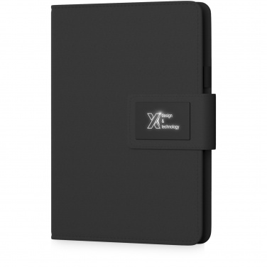 Logotrade Werbegeschenke das Foto: SCX.design O16 A5 Notizbuch mit Powerbank und Leuchtlogo