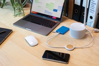 Logotrade Firmengeschenke das Foto: 3-in-1 Kabel mit 5W Bambus Wireless Charger
