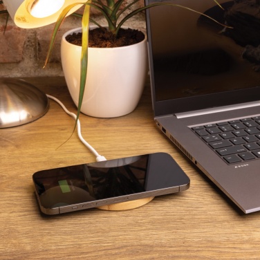 Logotrade Logogeschenke das Foto: 15W Bambus Wireless Charger