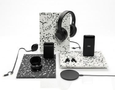 Logotrade werbemittel das Foto: 10W Wireless Charger aus RCS Standard recyceltem Kunststoff