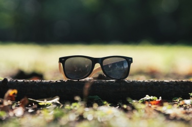 Logotrade Logogeschenke das Foto: Sonnenbrille aus Bambus und RCS recyceltem Kunststoff