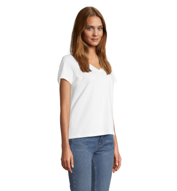 Logotrade Firmengeschenke das Foto: REGENT V T-SHIRT WOMEN