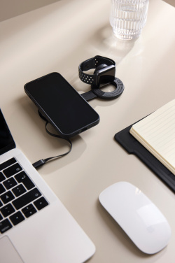 Logotrade Logogeschenke das Foto: VINGA Baltimore 2-in-1 kabelloser 15W RCS Travel Charger