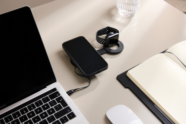 Logotrade werbemittel das Foto: VINGA Baltimore 2-in-1 kabelloser 15W RCS Travel Charger