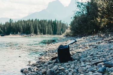 Logotrade promotional giveaway image of: Swiss Peak AWARE™ 1200D deluxe 8 can cooler bag