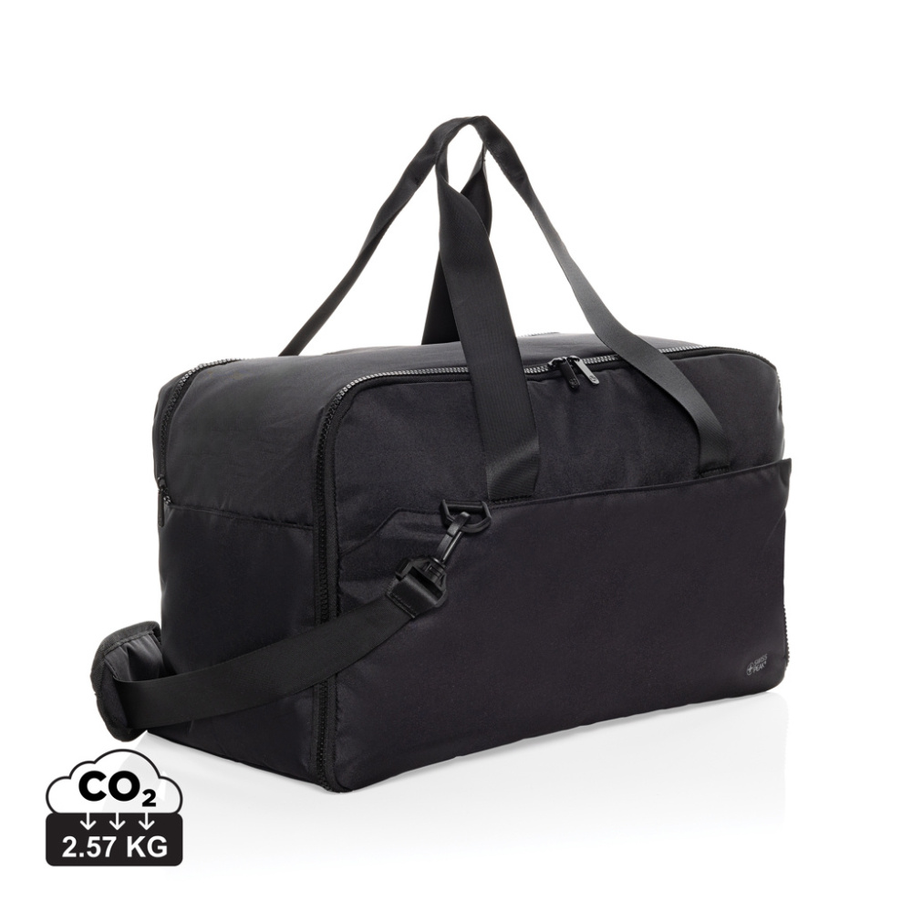 Logotrade promotional merchandise image of: Swiss Peak Aware™ RPET 15.6 inch laptop weekend bag