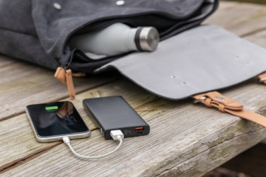Logotrade reklaamtoote foto: Alumiiniumist 18 W 10 000 mAh PD Powerbank