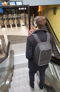 Logo trade reklaamtoote pilt: Swiss Peak AWARE™ vargusvastane 15,6-tolline sülearvuti seljakott