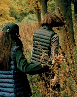 Logo trade ärikingituse pilt: Iqoniq Meru naiste taaskasutatud polüestrist vest