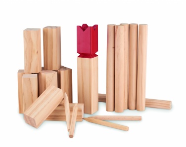 Logotrade firmakingitused pilt: Pinewood õues viskemäng