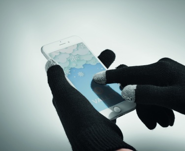 Logotrade ärikingitused pilt: Talvekomplekt taaskasutatud materjalist, kindad, müts ja sall