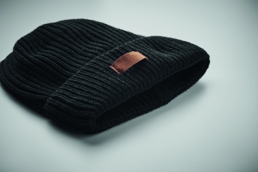 Logo trade ärikingid foto: Talvekomplekt taaskasutatud materjalist, kindad, müts ja sall