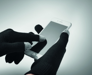 Logotrade reklaamtooted pilt: Talvekomplekt taaskasutatud materjalist, kindad, müts ja sall