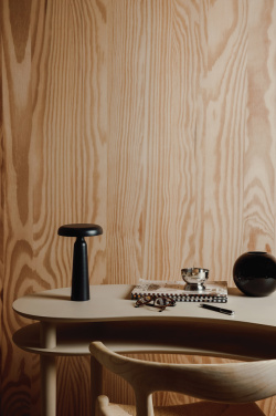 Logotrade firmakingitused pilt: VINGA Avery RCS laualamp