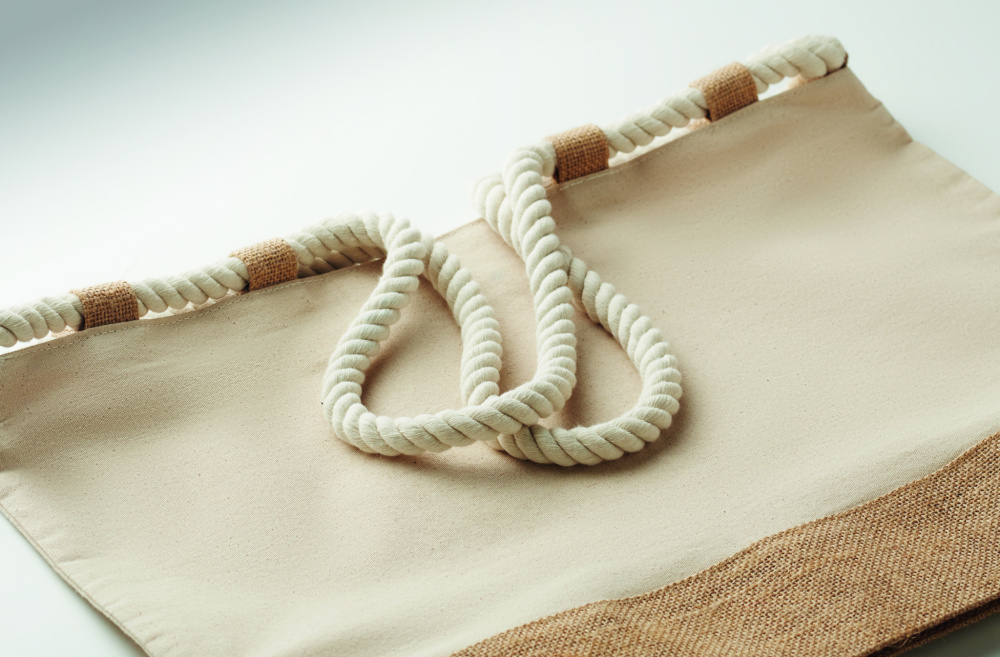 Logotrade firmakingituse foto: MAKENKE purjeriidest rannakott