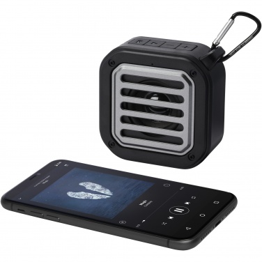 Logotrade mainoslahja tuotekuva: Solo 3 W:n IPX5 RCS -kierrätetystä muovista valmistettu, aurinkoenergialla toimiva Bluetooth®-kaiutin jousihaalla 