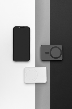 Logotrade logo dāvanas foto: Magnetix RCS pārstrādāta plastmasas 5000 mah magnētiskā jaudas banka