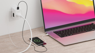 Logotrade Ideja dāvanas foto: SKROSS World Travel Adapter MUV 65W PD ar USB C kabeli