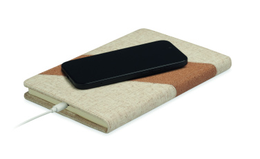 Logotrade Ideja dāvanas foto: A5 piezīmju grāmatiņa ar 15 W lādētāju