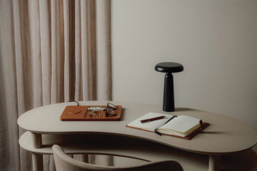 Logotrade dāvanas foto: VINGA Avery RCS galda lampa