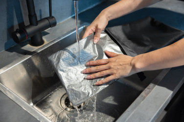 Logotrade korporatīvās dāvanas foto: Snackstrap AWARE™ salokāma pusdienu soma no RPET materiāla, 30x20 cm