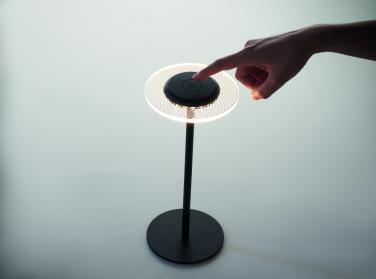 Logotrade biznesa dāvanas foto: Uzlādējama dzelzs galda lampa