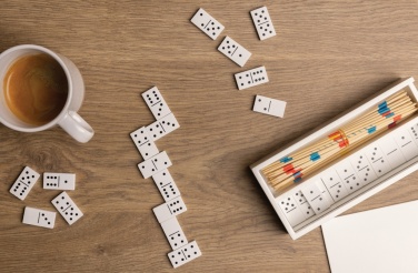 Logotrade profilprodukter bild: Mikado (plockepinn) / domino i trälåda