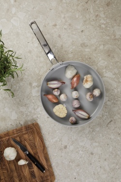 Logotrade kampanjprodukter bild: VINGA Alte RCS återvunnen aluminium stekpanna 25 cm
