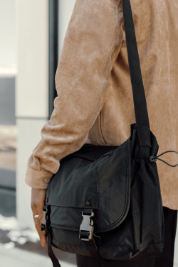 Logotrade kampanjprodukter bild: KENTO URBAN RCS återvunnen nylon 15.6" Axelväska