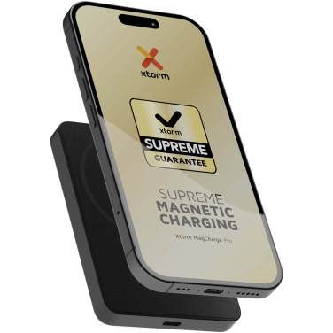 Logotrade presentreklam bild: Xtorm Go2 trådlös powerbank på 15 W, 5 000 mAh